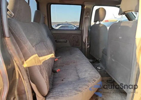 2000 Nissan Frontier Crew Cab Xe z USA, uszkodzony, nr VIN 1N6ED27Y8YC398535